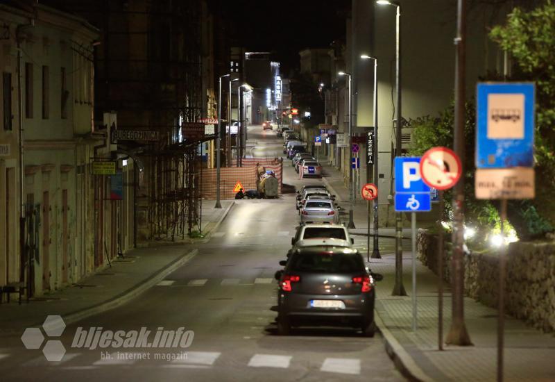 Prazne ulice u Mostaru - Prazne ulice u Mostaru - stanovništvo poštuje policijski sat